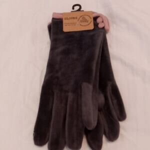 NWT Guild Women's Gray Gloves With Pink. Winter, Warm